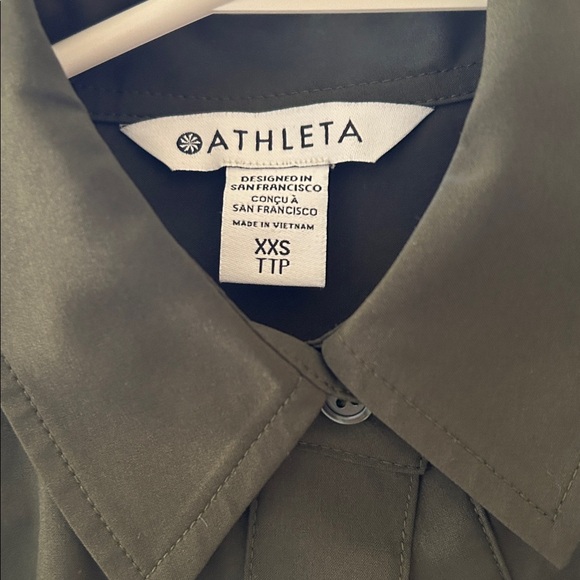 Athleta cropped Tech Top XXS runs large - Picture 2 of 5